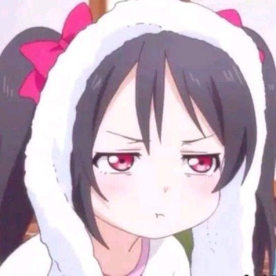 女子带宠物狗进餐厅上桌舔盘子